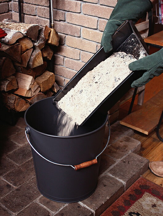 [2月末~3月入荷予定]アラスメタル アッシュコンテナ（大）　品番: AM102524　Big Ash container aras metal社　ファイヤーサイド　fireside 灰取り　薪ストーブ　灰　薪保管　ハンドル　バケツ　ファイヤーサイド正規特約店