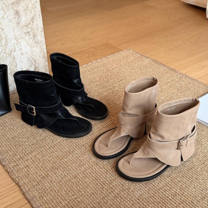 【商品情報】・サイズ:・22.5cm、23cm、23.5cm、24cm、24.5cm、25cm、25.5cm、26cmヒール：3.5cm・カラー:ブラック、カーキ・商品内容:サンダル・生産国:中国商品について：※サイズ表記は目安です。若干の誤差がある場合がございます。※この商品は少々、染料のニオイや色落ちがある場合がございます。身体に害のあるものではありませんので、ご安心くださいませ。※色落ちに関しましては、濃い色の物と摩擦をなるべく避けて頂き、お洗濯の際には必ず単品洗いをお願いいたします。※製造中（縫製、染色など）により商品において色味や柄、サイズに若干の誤差や、生地を織る際に糸の継ぎ目や多少のほつれ等が生じる場合がございますが、品質上の問題ではございませんのでご了承の上お買い求めくださいませ。※手作り商品でございますから、画像と若干異なる場合も御座います。※モデルに使用している小物、アクセサリ等は商品内容に含まれません。※発送上の状態によって商品がシワになる場合がございます。予めご了承くださいませ。メールについて：※メール返信とご注文対応は、平日10：00〜18：00頃に対応しております。※携帯メールでの登録は迷惑メールによりメールが届かない場合がございます。【商品情報】・サイズ:・22.5cm、23cm、23.5cm、24cm、24.5cm、25cm、25.5cm、26cmヒール：3.5cm・カラー:ブラック、カーキ・商品内容:サンダル・生産国:中国商品について：※サイズ表記は目安です。若干の誤差がある場合がございます。※この商品は少々、染料のニオイや色落ちがある場合がございます。身体に害のあるものではありませんので、ご安心くださいませ。※色落ちに関しましては、濃い色の物と摩擦をなるべく避けて頂き、お洗濯の際には必ず単品洗いをお願いいたします。※製造中（縫製、染色など）により商品において色味や柄、サイズに若干の誤差や、生地を織る際に糸の継ぎ目や多少のほつれ等が生じる場合がございますが、品質上の問題ではございませんのでご了承の上お買い求めくださいませ。※手作り商品でございますから、画像と若干異なる場合も御座います。※モデルに使用している小物、アクセサリ等は商品内容に含まれません。※発送上の状態によって商品がシワになる場合がございます。予めご了承くださいませ。メールについて：※メール返信とご注文対応は、平日10：00〜18：00頃に対応しております。※携帯メールでの登録は迷惑メールによりメールが届かない場合がございます。