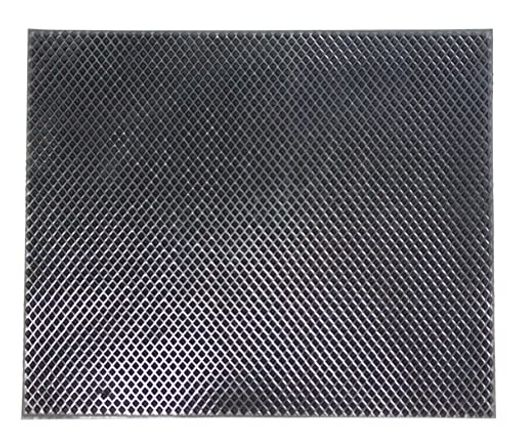 サイズ:大きさ / (約)300mmx250mm、厚さ / (約)4mm(凸部)、 素材:耐候 合成ゴム、 生産:日本製 耐久性に優れた合成ゴムです。ピラミッド型の凸凹でグリップ力が増しています。切り取って靴底ソール部の補修やそのまま家具やOA機器のスベリ止めとしてもお使いいただけます。 【~靴底編~ 合成ラバーシートを上手に貼るポイント】・紙ヤスリをかけ接着面をよく荒らします。・接着剤を塗ってよく乾かしたあと、ドライヤーで温めます。・貼り合わせたらよく叩いて圧着させます。・つま先の場合、貼る位置は土踏まずの当たるところより前にして靴の先からはみ出るようにします。・カカトの場合もヒールの大きさよりやや大きめにカットします。接着剤は高性能 接着剤 ダイアボンド を使うと便利です。 すり減りのソール補強。 雨天時の滑り止め対策など。シューズケアに。