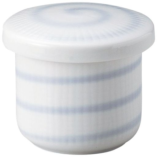 和食料理店の業務用の器として製作された手作りの天然素材製品です。食卓の演出用として、ご使用いただけます。 サイズ:φ6.5x6.5cm^生産国:日本^素材:磁器 ●陶磁器はワレモノです。衝撃を与えますと破損する恐れがありますので、取り扱いには十分ご注意ください。●陶磁器は急激な温度変化に弱く、熱くなった器を冷水につけたり、冷たい器を急激に熱したりすると破損する恐れがありますので、取り扱いには十分ご注意ください。 ●テーブル等の上では引きずらないようにご注意ください。表面を傷つける場合があります。必要に応じてテーブルマット等をご使用ください。●洗浄する際は、台所洗剤を柔らかいスポンジや布につけて洗い、よく水気を切り乾燥させてから収納してください。 ●金属たわし、 研磨剤入りの洗剤は傷をつける原因になりますので使用しないでください。 ●陶器は磁器と違い吸水性がありますので、ご使用後は十分に乾燥させてから収納してください。乾燥が不十分ですと、カビや臭いの原因となります。●土ものはご使用前にお湯に浸して生地に水を含ませておくと茶渋やシミが付きにくくなります。