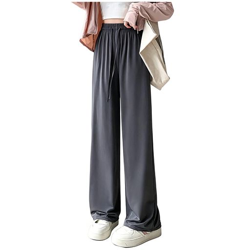 サイズ:「S:ウエスト 60-86CM、ヒップ 96CM、ズボン丈 98CM、体重参考 40-47.5KG」「M:ウエスト 64-90CM、ヒップ 100CM、ズボン丈 99CM、体重参考 47.5-55KG」「L:ウエスト 68-94CM、ヒップ 104CM、ズボン丈 101CM、体重参考 55-62.5KG」「XL:ウエスト 72-100CM、ヒップ 108CM、ズボン丈 102CM、体重参考62.5-70KG」 接触冷感素材を採用しており、履いた瞬間からひんやりとした爽やかな涼感が肌全体に広がります。柔らかく滑らかな質感が肌に優しくフィットし、軽やかでストレスフリーな着心地を実現。さらに、UVカット機能を備えており、日常的な日差しから肌を守る**一定の防晒効果(UPF値相当)**も備えています——「焼けたくない」「黒くなりたくない」方にこそおすすめの、快適性と機能性が融合したスマートウェアです。 スマートなシルエットで脚ラインをスッキリ見せ、前・横・後ろのどの角度からも美しくまとまるワイドパンツ。履くだけで脚が長く見え、完璧なドレープが着やせ効果を高め、コーディネートも effortless。