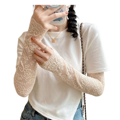 【UV防晒·長袖ガード】強力なUVカット機能で、紫外線から腕をしっかり守ります。手首から二の腕までを覆うロング丈設計で、腕を完全カバーです。夏の日差しが気になる通勤・ドライブ・アウトドア時の日焼け防止に最適で、お肌のシミや乾燥を防ぎます。 【涼爽通気·吸汗速乾】通気性に優れたレースメッシュ構造で、気温が高い時期でも蒸れにくく快適です。汗を素早く吸収・発散する吸汗速乾性により、長時間の使用でもサラッとしたドライ感が続きます。薄手の生地で夏の暑い季節でも快適な着用感が持続し、日中の屋外活動に最適です。 【ファッションデザイン】薄手で透け感のあるレース生地は肌触りが良く、シルエットが美しく見えます。どんな色柄の洋服にも合わせやすいおしゃれなデザインで、ファッションアクセントとして楽しめます。カジュアルからフォーマルまでスタイルを問わず使用できます。 【軽量コンパクト】軽量で薄手の素材を採用し、コンパクトに畳めるので式場への持ち運びもラクです。手のひら部分には滑り止め加工を施し、ハンドルや手に持ったものをしっかりグリップできます。伸縮性と耐久性に優れた素材で、家事や作業時も安定した装着感が持続します。