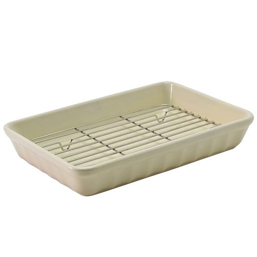 商品サイズ:耐熱皿-約22.8x15.5x3.7cm,クーラーメッシュ(網)-約19x11.8x1.4cm 商品重量:0.58kg 容量:約830ml セット内容:皿(磁器製)x1,クーラーメッシュ(ステンレス網)x1 耐熱皿はオーブン、電子レンジ、トースター対応。グラタンやラザニア、野菜のグリルなどのお料理だけでなく、プディング、タルトなどなどスイーツ作りにも便利。