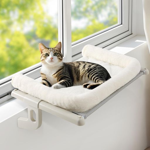 ペット用ベッド 【ふわふわなクッションに】大人気の掛け式ねこハンモックにクッションベッドを加え、ふわふかで秋冬や冷房が強い夏にも最適。クッションの下はメッシュネットであり、湿気が逃げやすい。カバーはファスナー固定で取り外せ簡単。いつでも清潔を保ちます。 【構造を改良し耐荷重UP】耐久性のあるポリアミド材質の支え足と金属パイプで作られ、構造の安定性と使用寿命を重視して、サビしにくくて変形の恐れもありません。耐荷重18kgまで至り、成年猫2匹でも余裕な休憩スペースを捧げます。 【使用場所が幅広い】吸盤式と違い、フックと支えの足部の位置を18cmまで調整できるため、窓だけではなく、タンスやベッドサイドなど、厚さ18cm以下の台/板に設置可能、リビングルーム、寝室、仕事場、どこでも愛猫と一緒に楽しい時間を過ごせます。 【組み立て簡単】組立の手間も配慮し、説明書と付属用品が全揃。1分間でも簡単に組立と装着できます。穴開け不要し、移動も簡単、賃貸の部屋でも楽々使用。