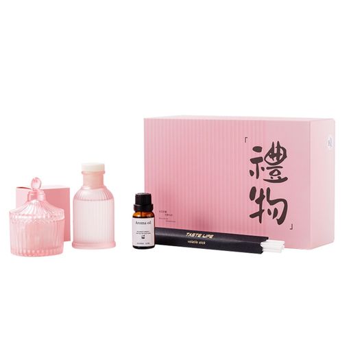 セット内容:火を使わないアロマボトル80ml+杖+エッセンシャルオイル15ml+ピンククリスタル140g+美しいピンクの蓋付き容器+美しいギフトボックス+お揃いのギフトバッグ 結晶を使用する方法:結晶は配達前に洗浄されている、再びきれいにする必要はありませんが、香りの効果の分散のドライケースの結晶が優れています。美しいガラス容器に水晶石を入れ、エッセンシャルオイルを補充する時間の個人的な好みに応じて、どこでも水晶石に浸透するように水晶石にエッセンシャルオイルの適量を落とし、それはエッセンシャルオイルの異なるフレーバーを混合しないことをお勧めします、ケースを使用しない蓋カバーに置くことができ、ときに装飾品は、家を飾る。 揮発性溶液の使用方法:使用前にキャップを外し、付属の揮発性スティックを差し込む。杖の本数を調節し、アレンジを微調整する。香りが薄くなってきたと感じたら、杖の上下を入れ替えて香りを再導入してください。 エッセンシャルオイルの使用方法:強い香りがお好みの場合は、一度に8〜12滴のエッセンシャルオイルを追加し、軽い香りがお好みの場合は、一度に5〜8滴のエッセンシャルオイルを追加します。