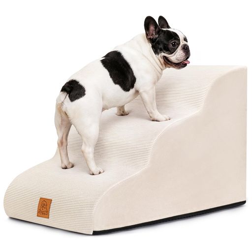 小型犬用 🐶【家具に合わせて選べる2・3・4段】KYAKO犬用ステップは、ソファやベッドなど家具の高さに合わせて選べる2段・3段・4段タイプをご用意。ゆるやかな段差設計で、ジャンプが苦手な小型犬や、足腰が気になるシニア犬の昇り降りをやさしくサポートします。関節や腰への負担を抑えたいご家庭におすすめのドッグステップです。 🐶【滑り止めx35D高反発で安心】 私たちは、ペット用品において安全性が何より大切だと考えています。中材には35D高反発ウレタンを使用し、超小型犬から中型犬までしっかり支える安定感を実現。長く使ってもへたりにくく、毎日の昇り降りをやさしくサポートします。踏み面には滑りにくいコーデュロイ生地を採用し、底面にも滑り止め加工を施すことで、カーペットはもちろん、フローリングの上でも安定してお使いいただけます。 🐶【洗えて清潔、毎日使いやすい】 毛や汚れが気になりやすいペット用品だからこそ、カバーは取り外して洗える仕様に。長めのファスナー付きで着脱しやすく、汚れたときのお手入れも簡単です。ファスナーカバー付きで、引き手を隠して噛み傷を抑えます。