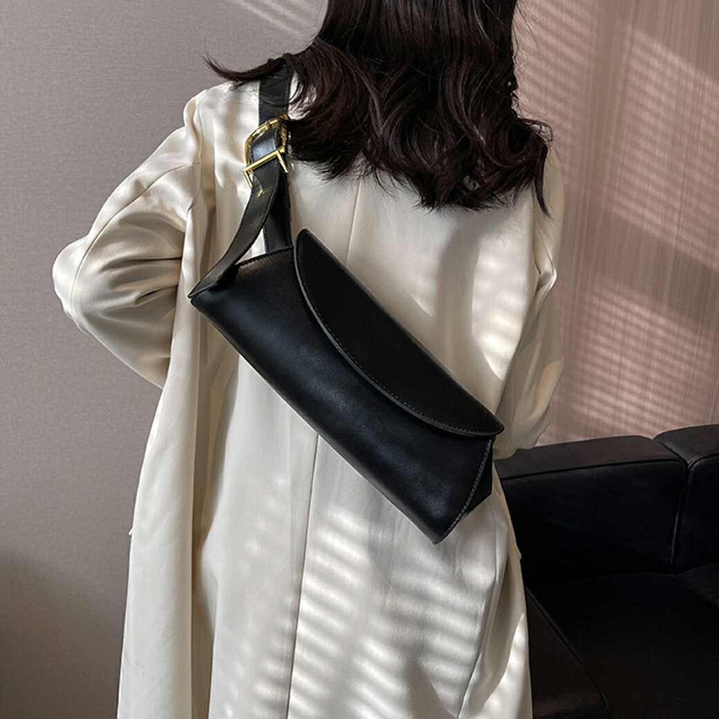 【365日配送】最大1000円OFFクーポン！ フラップ ショルダーバッグ　横長バッグ　肩がけ　肩がけバッグ　おしゃれ　かわいい　レディース　ブラック　ブラウン　ミニボストンバッグ　縦長　普段使い　シンプル　カジュアル【e.trema.】【エトレマ】のサムネイル