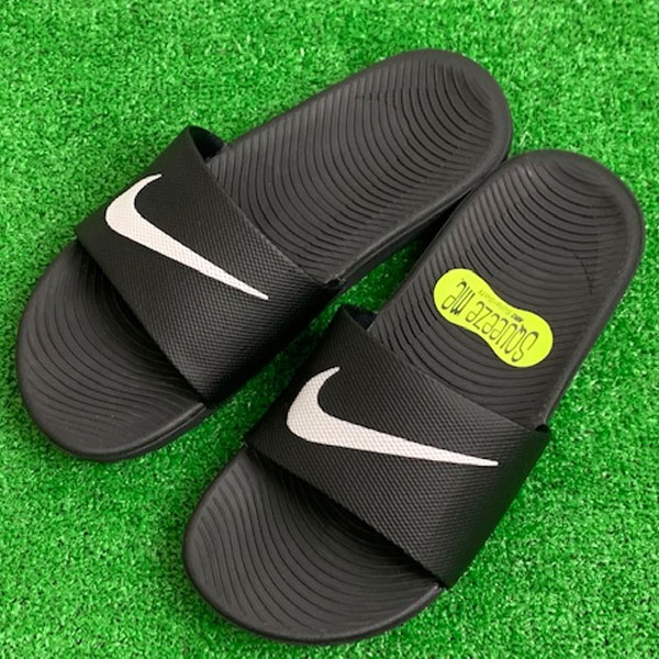 ◆◆定形外発送 ＜ナイキ＞ NIKE カワ スライド GS／PS 819352 (001) ジュニア サンダル