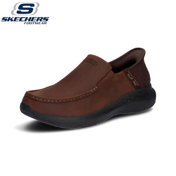 Skechers Hands Free Slip-ins(TM)(スケッチャーズ ハンズフリー スリップインズ)のヒールパネルが、すぐに足にフィット。独自のHeel Pillow(TM)(ヒールピロー)で足をしっかり固定。クッション性のあるSkechers Air-Cooled Memory Foam(TM)(スケッチャーズ エアクールドメモリーフォーム)コンフォートインソール。クッション機能搭載のSkechers Goga Mat Arch(スケッチャーズ ゴガマットアーチ)でサポート力をプラス。つま先と前足部がゆったりと快適なRelaxed Fit(TM)(リラックスドフィット)デザイン。5E相当。メンズ・ユニセックス ●素材アッパー(甲):天然皮革＋合成繊維/ ソール(底):合成底●サイズ25～32●カラー(CDB)DARK BROWN●仕様●付属品●生産国ベトナム等製他のカラーについてはこちらをクリック※ カラー展開されていない場合もありますので、予めご了承ください。その他のカジュアルシューズについてはこちらをクリック。■　こちらの商品はメーカーお取り寄せ商品です。■　※注意事項※「こちらの商品はメーカーの在庫状況をもとに定期的に更新しております。在庫状況は常に変動しておりますのでご注文の商品が在庫切れとなっている場合がございます。その場合は当店からお送りする確認メールにてお知らせいたしますのでご了承ください。」■　当店では海外への発送は承っていません。
