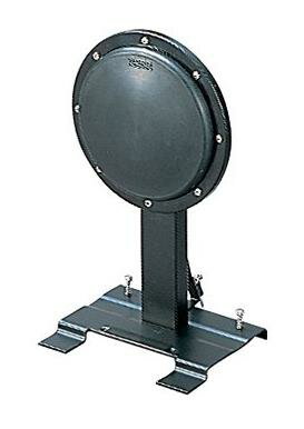 バスドラム用のラバー製トレーニングパッド。 脚部のスパイクを使用すればより安定性を持たせる事ができます。 ダブルフットペダルにも対応しています。