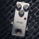 究極のケンタウルスクローン『nature sound VKC』を継ぐZahnrad 『ZVKC』誕生。ミニペダルを新たなステージへ。初期シリアル実機に肉迫するサウンドを目指して開発され2016 年 生産終了となった nature sound VKC。その後も根強い支持を受け、中古市場でも出回ることが少なく入手しづらいというユーザーの声にお応えし、VKC を復活させるべく構想をはじめて約2年エフェクターとしては大きめの回路をもつ VKC の基板、パーツ、工程すべてをあらためて設計しなおし、3x2、REV、4000pre に並ぶ驚異のサイズで復活しました。Zahnrad 『ZVKC』ミニペダルは今、新たなステージへ。■外観／シルバー塗装仕上■サイズ／約 47(W)*97(D)*50(H)mm■電源／DC9V センターマイナス（電池使用不可）■バッファードバイパス仕様