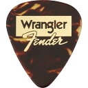 カントリーミュージックとロックンロールのイメージをあわせ持ったアイコニックなデニムブランド、Wrangler&#174;とのコラボレーションは、何十年にもわたって大胆なアティチュードを備えたアーティストたちのスタイルを形成してきたデニムに敬意を表しています。2つのアメリカの伝統的なブランド、Fender&#174;とWrangler&#174;のアクセサリーラインは、ロックンロール文化の自己表現と独立心に根ざし、あらゆるスタイルとパフォーマンスにフィットするようデザインされたコレクションをラインナップしています。細部にまでこだわった各製品は、両ブランドを象徴するタイムレスなトリビュートであり、本物のWrangler&#174;素材を採用しています。Fender&#174; x Wrangler&#174; Tortoiseshell Picksは、クラシックな351シェイプで、すべての演奏スタイルやテクニックに最適です。握りやすく、丸みを帯びた形状は弦のノイズを軽減します。このピックは、伝統的な感触とウォームで音楽的な音色を持つピック素材であるセルロイド製です。FEATURES・8枚セット・ゴールド箔押しのコラボレーションロゴ・クラシックなべっ甲柄、セルロイド製・351ピックシェイプ・厚さ：Medium (.71mm)Model Number : 1980351040