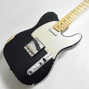 '53 Telecaster Relicは、'50年代のフェンダー・テレキャスターの素晴らしい全ての要素を備えており、ヴィンテージの再現に説得力を持たせる美的センスも備えています。ゴージャスなエイジド加工が施されたエイジド・ブラックカラーはフェンダーの真髄とも言えるカラーで仕上げられており、完璧なまでにエイジド加工された59年仕様のアノダイズド・ゴールド・ピックガードが特徴的です。また、優れたミディアム・レリック・パターンも特徴的で、使い込まれたギターの風合いを持ちながら、味わい深い仕上がりとなっています。響きの良いアッシュ・ボディと美しい2Aフレイム・メイプル・ワンピース・ネックの組み合わせは、フェンダーらしいクラシックなトーンウッドです。ニトロ・ラッカーのエイジングも完璧でエイジド塗装から弾き心地まで、すべてがシルキーで滑らか。フレットワークも素晴らしく、アクションも低めでフレットのバズも気になりません。使い古されたネックの良さをすべて兼ね備えていますが、フレットワークの問題や、昔のヴィンテージ・ギターにありがちな不具合は一切ありません。サウンド的には、ヴィンテージ・テレキャスターに期待するもの、求めるものをすべて備えています。ハンドワウンドのテキサス・スペシャル・セットは、壮大なサウンドです。典型的な'50sスタイルのテレキャスター・ピックアップよりも少しパワフルですが、そのおかげでロックやブルースに最適で、ジャズやポップスのプレイヤーもミッドレンジの余分なウォームさを高く評価出来ます。配線は、ボリューム・ポットとトーン・ポットの相互作用を変化させ、ノブのスイープにモダンなセットアップよりも高度な機能を与えます。これにより、サウンドのボディを失うことなく、ボリュームやトーン・ポットをロールオフすることができます。フェンダーのカスタムショップ・チームによって製作されたものを手にする時、特別な楽器を手にすることになるのは分かっているはずですが、このギターはあなたの期待に応えるだけでなく、それ以上のものになるはずです。そして、本機は2023 Custom Shop Online Event APAC（アジア太平洋地域）にてオーダーした1本になります。制作年月日は2/23/2024SPECIFICATIONSModel Number: 9236081281BodyModel: '53 TelecasterBody Wood: AshColor: Aged BlackAging: RelicNeckConstruction: Bolt-OnFretboard: 2A Flame MapleNeck: 2A Flame Maple (One-Piece)Finish: Aged Medium Tint NitroScale Length: 25.5"Frets: 21, Narrow-Tall 6105Radius: 9.5"Neck Profile: '52-Style "U"Nut Width: 1.65"1st Fret Neck Thickness: .900" 12th Fret Neck Thickness: .990"HardwareTuners: Vintage-Style Fender LogoBridge: '51 - '54 Telecaster RelicString Tree: American Vintage '50 - '55 RelicHardware Finish: Nickel/ChromePickguard: '59 5-Hole Gold AnodizedPickup Covers & Knobs: Knurled Chrome '52ElectronicsPickups: Hand-Wound Texas Special TelecasterControls: Fat '50s Telecaster付属品：専用ハードケース、保証書、スペックシート、認定書