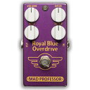 Royal Blue Overdrive (RBO) は、軽いオーバードライブからディストーションまで、そしてディストーション・ノブがミニマム設定のときには EQ を搭載したブースターとしても使用できる、幅広いトーンを持ったオーバードライブです。また、チューブアンプのようなハードアタックのクランチサウンドを作り出すこともできます。フィルタリングを極限まで抑えたことで透明なオーバードライブトーンを実現し、Treble と Bass コントロールの両方でさらにトーンを調整することが可能です。最高級のブティックアンプのように、RBOではギターのヴォリュームノブの調節や弦をピッキングする強さによって歪みの量を自在にコントロールすることができるのです。RBOは、クリーン〜少しオーバードライブさせたアンプサウンドに圧倒的な表現力を加えることを可能にしました。VOLUME:全体の出力レベルを調整します。DISTORTION:ピッキングの強弱にセンシティブに反応する、ダイナミックなレスポンスの歪みをコントロールします。TREBLE:アンプのプレゼンスコントロールと同じ帯域でハイエンドをブースト／カットする “シェルビング” タイプのイコライザです。 アンプのトレブルブーストを妨げることなく、明るいトーンのアンプにもきらめきを加えることができます。BASS:スタンダードな 4×12 キャビネットが生み出す、レゾナンスのちょうど上の帯域のローエンドをブースト／カットするシェルビングタイプのイコライザです。Bass と Treble の両方を上げていくと、ミドルをスクープさせたヘビーサウンドを得ることができます。ノブの設定を下げればソフトなミッドブーストサウンドになります。For Midboost:Treble と Bass コントロールを反時計回りいっぱいに設定してください。For Midcut:Treble と Bass コントロールを時計回りいっぱいに設定してください。Current draw:3.5mA at 9V DCInput impedance:140k OhmOutput impedance:25k OhmVoltage range:7.5-12V006P/6F22 9V バッテリー or パワーサプライ（センターマイナス／2.1 mmプラグ）故障や損傷の可能性がありますので、底パネルを取り外した状態でのご使用はお止めください。RBOには間違った電源極性の接続から守るプロテクションを搭載しています。ベストなサウンドを得るためには推奨電圧でご使用ください。製品の改良等により、予告なく仕様が変更となることがございますので予めご了承ください。正規輸入品以外は保証・修理の対象外となりますのでご注意ください。