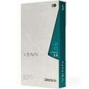 ダダリオウッドウインズ樹脂リード「VENN(ヴェン)」モデルチェンジ !■VENN(ヴェン)の特徴ダダリオ社は2014年より人工リードの開発に着手しました。ケーン本来の構造を再現するため、天然のケーンそのものを徹底的に分析し直すところから、その研究は始まったのです。ダダリオの研究者たちは、異なる強度のポリマー繊維に樹脂と天然ケーンの粒子を加え、それらをケーンのような縦型の繊維の層にして重ねることで、新たなリードを作り上げました。そうして、何年もの研究を重ねた結果、物理的にも音響的にも本物のケーンと同じ特性を持ち、人工リードの扱いやすさや寿命の長さを併せ持つVENNの開発に成功したのです。VENNは既存の人工リードに比べて温かなサウンドを持ち、外観は勿論、吹奏感も天然ケーン製のリードに非常に近いものとなっています。■モデルチェンジ変更点・仕様がグレードアップされ、よりケーンのリードに近い吹奏感を実現しました！・リード裏側のフィルムが無くなりました。・リード表面のコーティングがより強化されました。・強度が変わりました。（ケーンのリードとおよそ同等となります。)