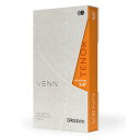 ダダリオウッドウインズ樹脂リード「VENN(ヴェン)」モデルチェンジ !■VENN(ヴェン)の特徴ダダリオ社は2014年より人工リードの開発に着手しました。ケーン本来の構造を再現するため、天然のケーンそのものを徹底的に分析し直すところから、その研究は始まったのです。ダダリオの研究者たちは、異なる強度のポリマー繊維に樹脂と天然ケーンの粒子を加え、それらをケーンのような縦型の繊維の層にして重ねることで、新たなリードを作り上げました。そうして、何年もの研究を重ねた結果、物理的にも音響的にも本物のケーンと同じ特性を持ち、人工リードの扱いやすさや寿命の長さを併せ持つVENNの開発に成功したのです。VENNは既存の人工リードに比べて温かなサウンドを持ち、外観は勿論、吹奏感も天然ケーン製のリードに非常に近いものとなっています。■モデルチェンジ変更点仕様がグレードアップされ、よりケーンのリードに近い吹奏感を実現しました！・リード裏側のフィルムが無くなりました。・リード表面のコーティングがより強化されました。・強度が変わりました。（ケーンのリードとおよそ同等となります)