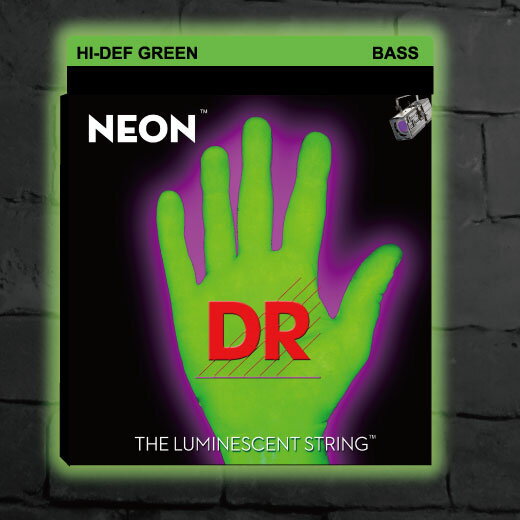 DR弦 ベース弦　NEON COATED NGB-45 HI-DEF GREEN 45-65-85-105 ネオンシリーズはクリアで、きらびやかで音楽的なサウンドを持った、蛍光カラーコーティングの弦です。きっとその鮮やかなカラーに魅了されることでしょう。 このネオングリーンは　グリーン単色セットです。 日光や、ステージの照明上ではビビットなカラー、ブラックライトのもとでは強く発光します。 もちろんコーティング弦であるため、アンコーティング弦より3 〜 4 倍の寿命とK3 コーティングテクノロジーによる「アンコーティングを凌駕する響き」です。 ※NEON シリーズは「蓄光」ではございません。自発的に暗闇での発光はしません。 ブラックライト下、もしくはブルーでの暗転等のステージ照明に反応し、発光します。　