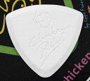 ChickenPicks Guitar Picks Bermuda III トラディショナルなトライアングルタイプをご使用のプレイヤーのためのピックです。 3ヶ所で弦を弾くことができます。 形状：トライアングル 厚さ： 2.1mm JAN:4560440837995 2.7mm JAN:4560440838008 販売枚数：1枚 MADE IN HOLLAND ChickenPicksの名前は、カントリーミュージックの高度な奏法の1つ、チキンピッキングを意図していますが、ChickenPicksのピックはチキンピッキングはもちろん、ヘヴィメタルのスウィープピッキング、でも1音1音を明瞭に響かせ、ロカビリーに使えばグレッチギターからリアルな“Roots”トーンを引き出します。ブルースギターのリッチで円みを帯びたバイティングトーンも、ChickenPicksのテリトリーです。ChickenPicksの持つ可能性は、どんなジャンルのギタリストにも有効で、さらにはベースプレイヤーにとっても素晴らしいピックとなります。 ●より良いパフォーマンス、より良い音のために 剛性の高い材を用いて作られた、厚みのあるChickenPicksが、ギタープレイのパフォーマンスをさらに向上させます。ChickenPicksは、まさにプレイヤーが必要としているピックなのです。ChickenPicksは曲がらないので、ピッキングの動きに対して即座に音が反応し、余計な遅延がありません。さらにリフを弾く際には今までよりも弱い力で十分で、ピッキングをする際の手や腕の疲れも軽減されます。ピックの曲がりに合わせた不自然なプレイスタイルになる必要も、もうありません。 ChickenPicksの重さは、ピックを強く握りしめることもなく、軽く指の間に挟むだけでしっかりと固定できます。さらに非常に滑りにくいのです。そして、ベースでも簡単にクリアなトーンを出すことができるのです。 一般的な薄いピックとChickenPicksを比較すれば歴然です。もう、あの甲高い、中低域をスポイルする高周波数が出ることもありません。ChickenPicksのサウンドはクリアで聞きやすいので、超速のシュレッドなリフでもすべての音がしっかりと聞こえます。ChickenPicksは、ギタートーンに透明感を出せるのです。 ●弦を長持ちさせる 薄いピックを使ってフルサウンドを出そうとすれば、ChickenPicksを使うよりも弦を強くヒットしなければなりません。これは、一般的なピックはChickenPicksよりも弦を切ってしまう可能性が高いことを意味しています。 ●なぜChickenPicksなのか ChickenPicksは、他とは違うユニークな材が使われています。それは、ハイクオリティで高耐久性の熱硬化性プラスチックです。これは一般的なプラスチックとは違い、非常に固く、長年お使いいただけるものです。非常に密度が高く、最適な重さを実現します。ChickenPicksの正確に処理された角度やエッジと組み合わさることで、より良いサウンドと高いプレイングを実現するための最適なツールとなりました。ChickenPicksの形状は、正確なトーンと完全なアタックを実現するためのものです。長年にわたる開発により、最も使いやすく、明瞭なトーンとアタックを実現するための形状が完成しました。 ●環境にもやさしい ChickenPicksは、非常に高い耐久性の素材を用いたピックです。1枚で長い期間使うことができます。また、ChickenPicksは他のプラスチックよりも、オランダでは少しだけ環境税も安いのです。つまり、ChickenPicksを選ぶことは、ほんの少しだけ、環境を守ることにもつながります。 ●低価格 何言ってるんだ、どう考えても普通のピックより高いじゃないか、と思われるかもしれませんが、今までに使ってきたピックの枚数を思い出してみてください。1年に何枚のピックを消費するでしょうか。 ChickenPicksなら、ハードにピックを使うプレイヤーでも年間数枚で間に合います。普通のプレイヤーなら、5年ほどお使いいただけると確信しています。 ChickenPicksは、オランダ、アムステルダムにて全てのピックを手作業で制作しています。2011年にウェブショップを開始して以来、世界中のギタリストからオーダーが殺到。現在ではハイエンドなピックを代表するピックメーカーの1つとして、多くのプレイヤーがその効果を実感しています。　