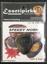 essetipicks Speedy Horn　スピーディーホーン EssetipicksのSpeedy Hornは、爪に近い素材として知られる、水牛の角（ホーン）を使用したピックです。 ※全て形状は同じですが、天然素材のため、外観は1枚1枚微妙に違っています。また、使い込むほどに表情を変えます。 形状：ティアドロップ 材質：水牛の角 仕上げ：へこみ加工 販売単位：1枚 ※右利き用モデルのみのため、右利き順アングル、または左利き逆アングルでプレイしてください。 Made in Italy Essetipicks独自の革新的な3次元形状。ピックの側面にはなめらかなカーブがつけられており、楽な体勢でピックを持てば、最も理想的とされる、“弦に対して平行にピックを当てる”ことができます。 象牙のようななめらかな手触りと独自の形状、独特のカーブにより弦にピックがひっかかることもなく、アップ、ダウン共に自然に弦の抵抗を受け流しながら、弦を確実にとらえます。 親指のあたる部分には革製の滑り止めがはめ込まれ、裏側もゆるいくぼみが設けられています。そのためピックが指にぴったりフィット。厚みを感じさせず、それどころかピックという異物そのものを感じさせない、快適なプレイを実現。圧倒的なプレイアビリティがここにあります。 硬い素材を使っていますが、独特のカーブによってピッキングタッチはなめらかで、アタックが強くなりすぎたりすることもありません。 ピッキングの強弱も即座に反映し、またピック自体の反りが無いため音が速くなります。　