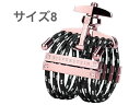 HEXA ローズゴールド サイズ8 HR508A &nbsp;▼マイナーチェンジについて HR08A(第4世代)がHR508A(第5世代)に変わりました。第4世代との大きな違いは以下3つです。 ・新構造のロッキングブリッジが搭載されマウスピースを抑えるブリッジパーツの設計が変わり接地面が増えより安定した装着感。接地面が共鳴板となることで豊かな響きを実現。 ・全モデルでカラーコードの選択が可能。(受注生産/追加料金) ・リガチャー調整用のレンチが付属。 &nbsp;▼シルバースタインについて 2014年の発売以降、世界中の木管楽器奏者から高い評価を得ています。コードにはNASAの火星探査機に使われるワイヤーと同じ製造方法のコードを採用。伸びにくく、非常に高い強度を誇ります。&rdquo;吹きやすい&rdquo;という 一貫したコンセプトに加え、コードの巻き数、材質、仕上げを変化させることでそれぞれのモデルにサウンドの特徴をもたせることに成功しています。▼ラインナップ■QUATTRO（クアトロ） 抵抗感が少なく軽めの吹奏感、価格も全ラインナップの中で一番安価 ・ドットコードの周回数 4回 ・ファインチューナーバー　2本 ・Aフレーム■ORIGINAL（オリジナル） 基本モデル ・ドットコードの周回数 5回 ・ファインチューナーバー　2本 ・Aフレーム■CRYO4　Gold（クライオ4） 高音から低音までムラのない響き、音の繋がりを感じられます。華やかで明るいサウンドが特徴。代表モデル。 ・クライオ処理...金属部分に-100℃以下での熱処理がなされています。クライオ処理で金属の分子配列の歪みが取り除かれ共鳴しやすくなります。 ・ドットコードの周回数 5回 ・ファインチューナーバー　4本 ・Aフレーム■ESTRO（エストロ） 重量感がありフォーカスされたサウンドが魅力。ESTROはファインチューナバーではなくより重量感のあるハーモニックエンハンサーがついています。よりフォーカスされたサウンドが特徴的。 ・ドットコードの周回数 5回 ・ハーモニックエンハンサー　2本　ジルコニアストーン付き ・Aフレーム■HEXA（ヘキサ） 音色、響き、コントロール性など全てにおいてパーフェクトな性能を発揮する上位モデル。 ・ドットコードの周回数 6回 ・ファインチューナーバー　4本　ジルコニアストーン付き ・Aフレーム■TITANIUM（チタニウム） 金属部分をチタン製にすることでリガチャーの重さは約1/2に。メーカー10年保証 ドットコードのカラーバリエーション5色あり(Black/Dot Black/Red/Blue/Yellow) ・チタン...重量が軽く、加工が難しい金属。音の伝達性にも優れていて耐久性も高い。 ・ドットコードの周回数 6回 ・ファインチューナーバー　2本 ・Aフレーム■CRYO4T(クライオ4T) 高音から低音までムラのない響き、音の繋がりを感じられます。華やかで明るいサウンドが特徴。代表モデル。明瞭かつ丸みを帯びたサウンド、リードの振動を最大化することで生まれるストレスフリーな吹奏感が魅力のTフレームモデル。 ・クライオ処理...金属部分に-100℃以下での熱処理がなされています。クライオ処理をすることで金属の分子配列の歪みが取り除かれ共鳴しやすくなります。 ・ドットコードの周回数5回 ・ファインチューナーバー　2本 ・Tフレーム▼HEXA ラインナップ 違いは金属部分のメッキのみ。メッキ加工も音色、吹奏感に影響を与えます。・HEXA Champagne Gold&hellip;シャンパンゴールドメッキ（18K）。暖かい洗練された音色、また反応の良さが特徴的。・HEXA Rose Gold&hellip;ローズゴールドメッキ（18K）。柔らかい音色で心地よい抵抗感が特徴的。・HEXA Carbon Black&hellip;カーボンブラックメッキ。ヘキサの中で最も音色が暗め、音の反応が早く立ち上がりが良いのも特徴的。ジャズシーンにもおすすめ。▼選び方■ドットコード シルバースタインリガチャーのトレードマークともいえる白黒のドット柄コード。 NASAのの火星探査機に採用されたものと同等の技術により作成された高強度ワイヤーのため、伸びたりする心配もありません。また、コードにあえて僅かな凹凸をつくることでリード表面との接触や圧力を減らし、よりダイナミックで豊かな響きを実現しています。 ドットコードの周回数が多ければ多いほど抵抗感は強く、少なければ弱い傾向。※ドットコードに多少毛羽立ちがある場合がございます。■ファインチューナバー ネジの締め具合やチューナーバー（左右についている金属のバー）を調整することで音色や響きをコントロールすることが可能。 ネジを締めるだけで4〜6周しているコードの締め具合が自動調整されるので、あらゆるマウスピースの形状に最適にフィットし、それぞれのコードが均一な力でリードを押さえます。 そのため、高音から低音までムラのない鳴りと、優れたコントロール性を感じることができるのです。 ファインチューナーバーの本数が多くなると音の反応が良くなりコントロール性が上がる傾向。※金属のバー（ファインチューナーバー）は音の変化を付けることができるため動くものです。複数のバーの中には動きやすいものとそうでないもの、また多少のガタツキがある場合もありますが不具合ではございませんのでご了承ください。■サウンドの変化 ネジをきつく締める...ダークな響きに ネジをゆるく締める...明るい響きに ファインチューナバーをリードに近い位置にセットすることで音色がフォーカスされる傾向■フレームについて Aフレーム...ネジを上から締めるタイプ。ロッキングブリッジとマウスピースが触れ合う部分が共鳴プレートとして機能。またブリッジがあるおかげで滑りにくくセッティングがしやすい。 Tフレーム...ネジを横から締めるタイプ。ネジの閉めすぎを防ぐためにネジ部分が改良。左右どちらからでも締められるので締めやすい方にカスタマイズが可能。&nbsp;▼サイズについて シルバースタインには11のサイズラインナップがあるため適応するマウスピースもそれだけ多いです。 ご自身のマウスピースにどれが合うかどうかにつきましては画像にメーカーが用意している資料がありますのでそちらを参考にしてください。但し、海外サイトでも特定のマウスピースのいわゆるそのブランドの定番シリーズについては表にありますが全てのモデルの対応サイズが記載されてはおりませんし、新しいシリーズについては反映されていなかったり、また出た時期によってのマウスピースのサイズ感の違いも存在するかと思います。海外の資料となりあくまでも参考程度にお考え下さい。また、お客様がご自身でサイズ調整をすることも可能なモデルもあります。※サイズ調整が可能なリガチャーは、2019年以降のモデル（リガチャーコード先端に金属のカバーが付いている仕様のもの）のみとなります。※サイズ調整には1.5?サイズの六角レンチが必要です?。サイズの調整の仕方はシルバースタインのYouTubeアカウントにてご確認ください。（How to Resize Silverstein Ligatures） &nbsp; サイズに対して書かれている楽器の種類はあくまで目安となり必ずしもその楽器以外が使えないということではありません。場合によってメタル対応のものにラバーがつくこともあるということです。 サイズ1...ソプラノサックス（S） サイズ2...メタルマウスピース（S） サイズ3...ソプラノサックス（M） サイズ4...メタルマウスピース（M）、E♭クラリネット サイズ5...メタルマウスピース（L）、ジャーマンクラリネット サイズ6...B♭クラリネット（S） サイズ7...B♭クラリネット（M）、アルトサックス（S） サイズ8...アルトサックス（M） サイズ9...テナーサックス（S） サイズ10...テナーサックス（M） サイズ11...バスクラリネット、バリトンサックス&nbsp;サイズ間違い、装着が合わない、など、返品/交換のご対応はいたしかねますのでご理解のうえご購入下さい。&nbsp;Silverstein Ligature シルバースタイン リガチャー ■HEXA Rose Gold　ヘキサ ローズゴールド ・ドットコードの周回数 6回 ・ファインチューナーバー　4本　ジルコニアストーン付き ・Aフレーム ■品番：HR508A ■SIZE 8 サイズ8　Alto saxophone A.Sax(M) Vandoren(JAVA)、Meyer、D&#39;Addario等 ■付属品；オムニキャップ、ロッキングブリッジラバーシュー、六角レンチ ※ロッキングラバーシューについて ラバーシューはマウスピースの仕上げに細かい傷がつくのを防ぐのが唯一の目的です。このパッドはマウスピースを保護する一方で、音のエネルギーを吸収し、リガチャーの性能を著しく低下させ、音質やレスポンスに影響を与える可能性があります。音を重視される方は、リガチャーに付属しているロッキングブリッジの黒いラバーシューは使用しないことをお勧めします。 ■made in USA ■メーカー保証有り（登録必須、詳しくは画像参照）※細かい仕様が画像と変わる場合がございます。&nbsp;&nbsp;