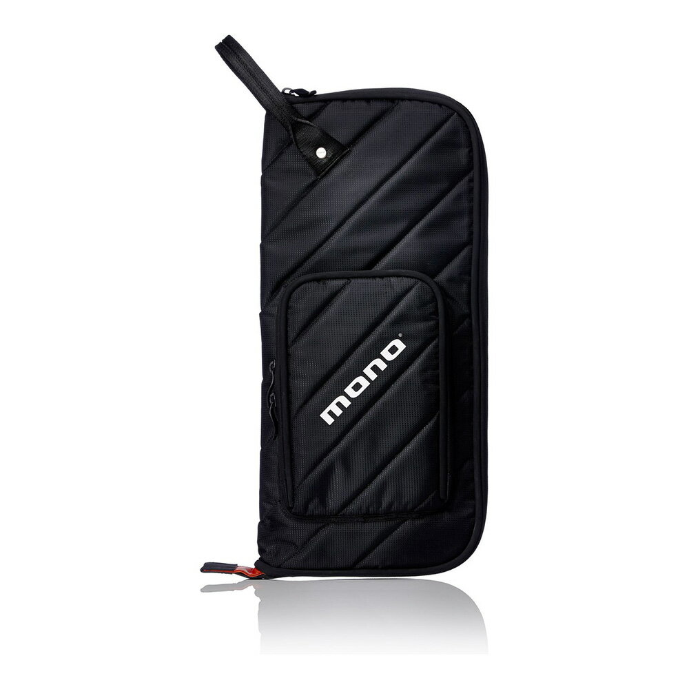 【 スティックの本数や種類などのニーズに多様に対応できるM80スティックバッグは、スリムながらスマートな機能が満載！】 スティックの本数や種類などのニーズに多様に対応できるM80スティックバッグは、スリムながらスマートな機能が満載です。どこにでも持ち運べるスタイリッシュなデザインです。Go Play！ 持ち運びだけでなく、フロアタムに引っ掛けて使える実用性が特徴です。また小アウターポケットに貴重品も入れることができるので、このバッグ一つ持つだけで全て足りてしまスタイリッシュなスティックケースです。 MONO社は使用する素材・部品に軍用レベル並みの高い耐久性を追及し、幾度もの厳しいテストをパスした厳選したものだけを用いています。一方、内側にはビロードの様な優しい手触りのプラッシュ地が用いられており、ラッカー・フィニッシュの様なデリケートな塗装面も痛めることがありません。都会の喧騒に飛び出してもあなたの楽器はファーストクラスの居心地のままなのです。高い耐水性を誇るWaterproof Sharkskin(TM)アウター・シェル。スティール・リベット/ソリッド・ラバー・ソール/アンチスキップ・ジッパー海軍で使用するボートや、都市ライフラインの配管と同じ素材が用いられており、極めて高い耐久性を誇ります。&nbsp; &nbsp; ※上記製品仕様は2022年8月時点のものです。 デザインは予告なく変更される場合があります。 随時更新するよう努めてはおりますが、最新状況は常に変動するため合わせてメーカーでもご確認下さい。 多数のサイトに掲載しております。ご注文のタイミングによりご用意できない場合がございます。あらかじめご了承くださいませ。 &nbsp;　