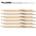 ◆ LERNI DRUM STICK SIGNATURE SERIES シグネチャーシリーズ アーティストのリクエストに合わせてデザイン、製作されているシリーズです。 &nbsp; &nbsp; ◆ 説明 グリップしやすい14.7mmのサイズとボールチップの組み合わせによって、スティックコントロールが高く安定感のあるサウンドが得られます。 &nbsp; ◆ スペック 素材：USA ヒッコリー　ウッドチップ 塗装：STANDARD FINISH（ラッカー塗装） サイズ：14.7mm&times;405mm アーティスト：渡辺 豊（水樹奈々、etc.） ※ 木製の製品の為、木目や色合いなどに個体差があります。予めご了承ください。 ※ デザインは予告なく変更される場合があります。 &nbsp; &nbsp; ■上記製品仕様は2022年6月時点のものです。■ ※製品の仕様及びデザインは予告なく変更される場合があります。 ※多数のサイトに掲載しております。ご注文のタイミングによりご用意できない場合がございます。あらかじめご了承くださいませ。 随時更新するよう努めてはおりますが、最新状況は常に変動するため合わせてメーカーでもご確認下さい。 &nbsp; &nbsp;　