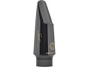 正規品。 &nbsp; Henri Selmer Paris alto saxophone mouthpieces　セルマー アルトサクソフォン用 マウスピース ハードラバー フランスの人気ジャズ・プレイヤー、ピエリック・ペドロン氏との共同開発で生まれました。突き抜けるパワーを維持した倍音豊かなサウンド、チューニングやコントロールのしやすさは従来のジャズ・マウスピースでは考えられない程で、心地よい吹奏感が得られます。 &nbsp; モデル名 / TIP OPENING ティップオープニング mm / フェイシング(mm)Spirit &nbsp; 2.10mm &nbsp; 27.00mm※装着できないなどの返品/交換不可。細かい仕様が画像と変わる場合がございます。またマウスピースは選定品なども存在する通り個体差もございます。 &nbsp; &nbsp; &nbsp;その他のシリーズPrologue 1885 年から世界の音楽家に常に素晴らしい楽器を届けてきたセルマー・パリ社のノウハウが生み出したこのプロローグには新素材サーモプラスティックポリマーが採用され、ハードラバー製と同様の演 奏しやすさと豊かな音を生み出すことに成功しました。 ※スクエアチェンバー &nbsp;CONCEPT このコンセプトは、1885年から始まった伝説的とも呼ぶべきセルマー・パリ社の楽器製造ノウハウを結集して生み出された、革新的なデザインで、演奏しやすく、豊かなサウンドの最新モデルです。 ※ラウンドチェンバーS80 あらゆる種類のサクソフォンにフィットし、他に類のないほどの人気を勝ち得ており、 今日を代表するマウスピースとして広く認められています。非常にあたたかく、幅広い豊かな音が特徴です。※スクエアチェンバーS90 様々な分野の演奏家に愛用されている人気マウスピース。その音は非常にストレートで均質に響き、 また柔軟性としなやかさが非常に優れバランスがとれているので、学生でもプロ奏者でもその要求を満たしてくれます。※スクエアチェンバー &nbsp;Super Session 1950年代以前のモデルと同様のラウンド・チェンバー。息が入りやすく、音の強弱にかかわらぬ安定感があり、驚くほど豊かでまろやかなサウンドです。特にジャズ向きに設計されており、ダイナミクスレンジの広さを追求する演奏家の要望に応えます。 ※ラウンドチェンバーSoloist　 1960年代に製造されていた伝説的なモデルに啓発され製作されました。豊かで色彩感があり、多様な演奏スタイルに適応する芯のある、均一で あたたかな音が特徴。とりわけ低音と最高音域でのアタックが非常に正確です。 ※馬蹄型チェンバーSpirit　 フランスの人気ジャズ・プレイヤー、ピエリック・ペドロン氏との共同開発で生まれました。突き抜けるパワーを維持した倍音豊かなサウンド、チューニングやコントロールのしやすさは従来のジャズ・マウスピースでは考えられない程で、心地よい吹奏感が得られます。 &nbsp;廃盤モデル　 Metal Classic、Metal Jazz &nbsp; &nbsp; セルマーマウスピースについて マウスピースの製造はセルマー・パリ社にとって最初の挑戦でした。 楽器の響きに関する完璧な知識をもつことは、優れたマウスピースを設計するための準備になりました。 セルマー・パリ社は、この分野での経験により、今日、信頼されるマウスピース・メーカーとして認められるようになりました。 そしてこのブランドの名が疑いもなくマウスピース市場での先駆的存在になったのです。 マウスピースはすべての演奏者にとって絶対に必要なアクセサリーです。 セルマー・パリ社はオープニングやテーブルの長さに多様な選択肢があるので、誰もが自分の口や歯の形や音の好みにぴったり合うものを選ぶことが可能です。 &nbsp; セルマーはヘンリー（アンリ）・セルマー氏によってパリに最初の工房が開設されて以来130年以上の実績があります。 ・フランスで最初の総合管楽器メーカーです。 ・プロフェッショナル用サクソフォンの世界的な先駆です。 ・ 世界が認めるブランドネームです。 ・サクソフォン・クラリネット・マウスピースの3つのカテゴリーを幅広く生産しています。