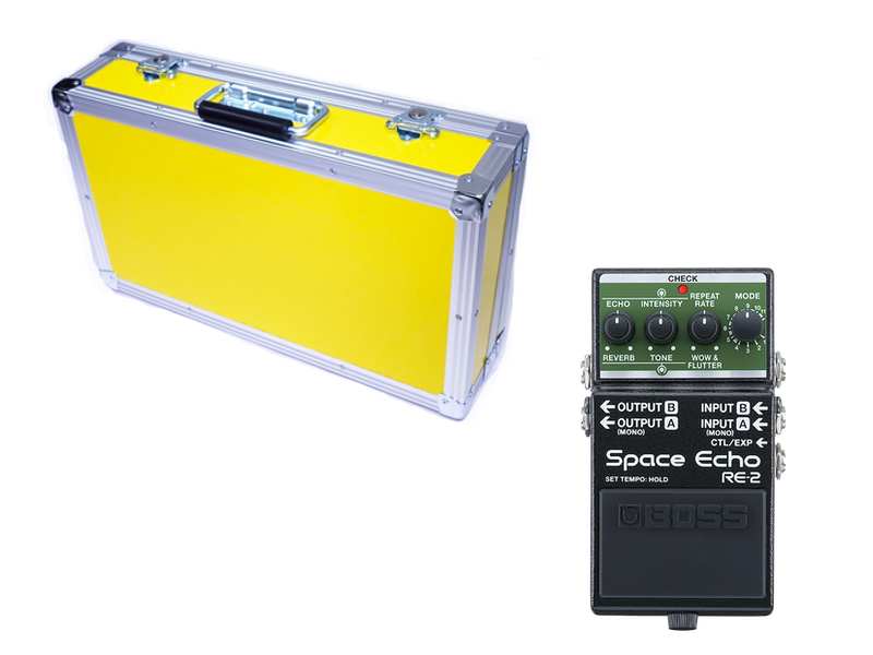 商品内容 BOSS RE-2&nbsp;&nbsp;&nbsp;&nbsp;&nbsp;&nbsp;&nbsp;&nbsp;&nbsp;&nbsp;&nbsp;&nbsp;&nbsp;&nbsp;&nbsp; (エフェクター）　　　　　1点 ARMOR PS-3C yellow　 (エフェクターボード）　1点 BOSS PSA-100S&nbsp;&nbsp;&nbsp;&nbsp;&nbsp;&nbsp;&nbsp; (アダプター）　　　　　　 1点 ■BOSS RE-2 RE-2は、かつてないレベルでSpace Echoを再現したコンパクト・ペダルです。オリジナルを知り尽くしたBOSSが、 サウンドと挙動まで再現したRE-2には、ミュージシャンが心地よいと感じるSpace Echoの魅力が凝縮されています。 ■BOSS PSA-100S 定番のACアダプター。ボスマルチ、コンパクトエフェクターにクリーンで安定した電源を供給します。 作動時にはLEDが点灯します。 ◇9Vセンターマイナス ■入力：電圧：AC100〜240V（50〜60Hz） ■出力：電圧：DC9V&nbsp; 最大出力電流：500mA&nbsp;&nbsp; センターマイナス ■外形寸法 / 質量 　幅 (W)： 30 mm 　奥行き (D)： 68 mm 　高さ (H)：&nbsp; 67 mm 　質量： 150 g ■ARMOR PS-3C yellow 世界標準とも言えるプロユースのエフェクターボード。カラーオーダーモデルになります。 プロも愛用する世界標準のアルモアのエフェクトボード。 非常に頑丈に出来ており激しい使用にも耐えられます。 丈夫な蝶番やハンドル部で安心安全に持ち運びが可能です。 また、エフェクター接着面はレザーを採用しており高いホールドを誇ります。 有効内寸 : W455,H90mm,D255mm ※前面右下にエンブレムは装着されておりません。予めご了承くださいませ。 他のサイトでも販売しています。買い物かごに入れても売り切れの場合がございますのであらかじめご了承下さいませ。 &nbsp;