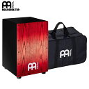 人気のHEADLINERシリーズ BAG付カホンのカラーラインナップ！見た目のインパクトも抜群！ MEINL ( マイネル )&nbsp;&nbsp;&nbsp;&nbsp; MCAJ100BK シリーズ（ バック付 ） カホンのクラシックなサウンドを、キャリングバッグ付でお求めやすい価格にて提供する、HEADLINERシリーズのカホンに、American White Ash材の打面を採用した新色が、5モデル登場します。 ボディにはソリッドで音の輪郭がくっきりとし、湿度環境への耐性も強いMDF材を使用した、リーズナブルながら心地よいベースサウンドと、打面裏にはカットされた2本のスネアワイヤーが仕込まれており、スラップサウンドとのバランスが取れた、スネアカホンです。 フラメンコやワールドミュージックの他、ドラムセットが使えないアコースティックなセッション等で、バンドのリズムベースとして使用することもおすすめできます。 &nbsp; 【 スペック 】 &nbsp; サイズ：11 3/4&quot; W x 18&quot; H x 11 3/4&quot; D 打面材：American White Ash Front Plate ボディ材：MDF (Eco-friendly Medium Density Fiberboard) フィニッシュ：マット仕上げ &nbsp; ■上記製品仕様は2022年5月時点のものです。■ ※製品の仕様及びデザインは予告なく変更される場合があります。 ※多数のサイトに掲載しております。ご注文のタイミングによりご用意できない場合がございます。あらかじめご了承くださいませ。 随時更新するよう努めてはおりますが、最新状況は常に変動するため合わせてメーカーでもご確認下さい。 &nbsp; &nbsp;