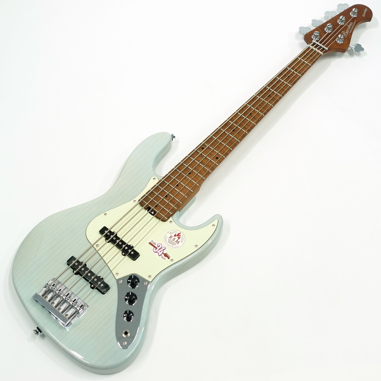 このプライスでローステッドネック仕様！驚異のコストパフォーマンスで製作されるバッカスの意欲作！ シャープなシルエットで人気のウッドラインベース。 このスペックでこの価格、バッカス、グローバルシリーズならでは！です。 ボディにはワイドレンジで音抜けの良いアッシュ材を採用。アッシュならではの木目を活かしたシースルーの ルックスはこのプライスゾーンとは思えない面構えです。 ネックには剛性を高めたローステッドメイプルを採用。色合いも含めてビンテージ感もたっぷり。 指弾き、ピック弾き、スラップとなんでも来いのジャズベースにバッカス定番のターボスイッチを装備。 従来とは一味違う、太くハムバッキング・ピックアップのようなサウンドも作り出します。 ギグバック付属 画像は以前の入荷時に撮影したものです。お届けの商品とは木目や色合いが異なる場合がございます。 店頭及び他のサイトでも販売しています。買い物かごに入れても売り切れの場合がございます。 ご了承の上、ご注文ください。 Body : Ash Neck : Roasted Maple Fingerboard : Roasted Maple Nut : Graphtech TUSQ XL Bridge : JB bridge w/ brass saddle Machineheads : Open Gear Type Fret : Nickel Silver Pickup : Original JB set Control : 2Vol,1Tone(Pull up=Turbo SW) Scale : 34 inch Width at Nut : 46.0mm Finish : Urethane String : D&#39;Addario 45-130