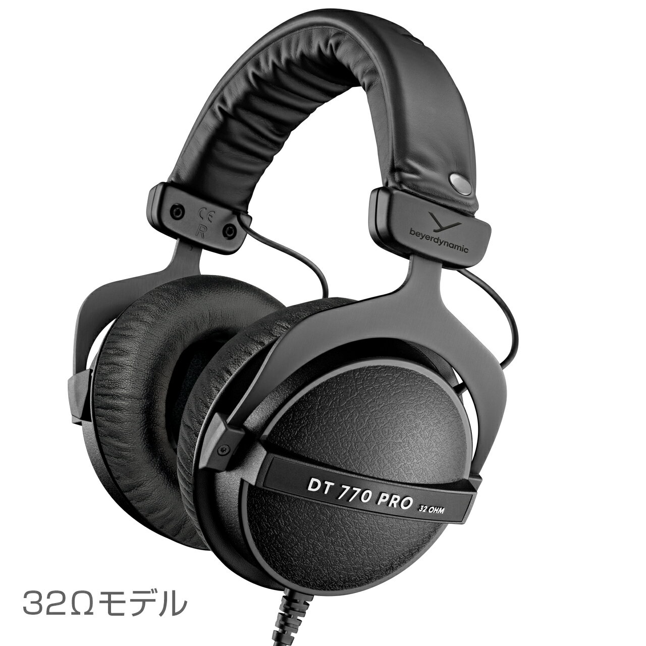 レコーディング向け密閉型モニターヘッドホン 32&Omega; DT 770 PRO 32 &Omega; 密閉型モニターヘッドホン 概要 これまで数十年にわたり、世界中のプロフェッショナル・ユーザーに信頼され続けてきたクラシック・シリーズ これらのモニターヘッドホンは、構造の異なる3モデルで構成され、非常にきめ細かい解像度と透明感のあるサウンドが特徴です。 DT 770 PROは、このシリーズの密閉型モデルで、周囲の音に影響されない高い遮音性能を誇ります。 また、ボーカル・レコーディング時などヘッドホンの音漏れが気になる場所にも最適です ベンチマークとなるサウンド DT 770 PROは、音楽プロデューサー、サウンドエンジニア、放送局の間で確固たる人気を確立しており、世界中のあらゆるスタジオで使用されています。 全周波数帯域を驚くほど正確に再現し、大口径のイヤーパッドにより、再現の難しいとされる低域も正確に再生します。 最高レベルのサウンド再生能力 DT 770 PROは重要な音楽やサウンドモニタリングのために設計されており、卓越したアイソレーションと最高レベルのインパルスレスポンスで 原音を忠実に再生します。 高音域は、しっかり分析され詳細まで再現、超低音も、鮮明に再生されます。 快適な装着性 頑丈なヘッドバンドはソフトパッドが付属し、しっかりとした装着感を保ちつつ快適性も提供します。 長時間の装着でも快適に作業できるようソフトイヤーカップで設計されています。 また片出しのケーブルにより、ケーブルが絡まることなく、頻繁にヘッドホンを着脱する場合もストレスを感じません MADE IN GERMANY DT 770 PROは、今も昔もドイツでハンドメイドで作られています。 使用されているすべての部品が必要に応じて交換可能できます。 長きに渡って使用できることを考えて製造しています。 最高の自信作を是非お試しください。 テクニカルデータ 伝送方式 有線 重量（ケーブルなし） 270 g ヘッドホン周波数特性 5 - 35,000 Hz 公称音圧レベル 96 dB ※上記製品仕様は2025年01月時点のものです。 随時更新するよう努めてはおりますが、最新状況は常に変動するため合わせてメーカーでもご確認下さい。