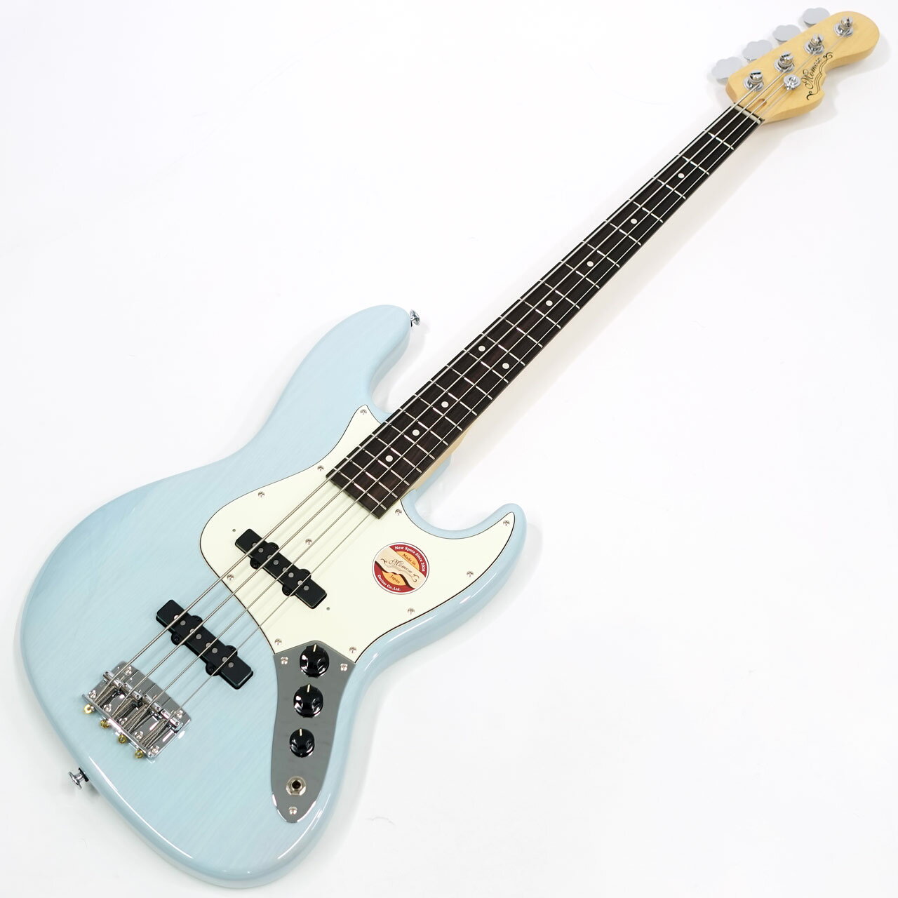 MOMOSE Custom Craft Guitarsは、日本屈指のギター製作家、百瀬恭夫の指導・監修により、その技術を認められた数人の熟練クラフトマンからなる製作チームがオールハンドメイドで限定製作しているこだわりのブランドです。 トラディショナルなJBスタイルを継承しつつも、Momose独自のブラッシュアップを施したオリジナルモデル『MJ』。 飛鳥工場の職人により、木工から塗装、組み込みまで一本一本手作業にて仕上げられます。その精巧な作りから生まれるプレイアビリティの高さは、国内外のトッププレイヤー達からも支持を集めており、日本製ならではのゆるぎないクオリティを提供します。 アッシュボディ、メイプルネック、インディアンローズウッド指板の王道スペックを採用。 一般的なJBタイプと比べ、高音弦側のカッタウェイ部分が大きく取られておりハイポジションの演奏性に優れ、手が大きなプレイヤーの方でもストレス無くハイフレットに向かって駆け上がるプレイが可能になります。また理想的サウンドを引き出すオーソドックスなプレートジョイントを採用しながらも、プレート部分に落とし込み加工を施すことで、演奏性が高まっています。 リニューアルにより指板サイドには蓄光素材のルミンレイのポジションマークを採用、Puretoneジャックなど演奏性に関するアップデートがなされています。 オリジナルヘッドのデザインも秀逸ですね、日本製らしい上品なルックスと高き技術力のもと、細やかな配慮が成されております。 Momose製品のリニューアルに伴い、新たに開発されたピックアップ&rdquo;Gravitas&rdquo;を搭載。ポールピースの高さを再調整し、各弦の出音バランスを最適化したオリジナルピックアップ &ldquo;Gravitas&rdquo;。ローからミッドにかけての太いサウンドが、音にさらなる厚みと存在感をもたらします。トーンポットをプルアップする（引き上げる）ことにより、パワフルで太いトーンを生み出す「ターボスイッチ」を搭載。パッシブサーキットながらも音色の幅が広がり、プレーヤーの表現力と創造性を高めます。 弾きやすさ・サウンドを追求した国産ハンドメイドのジャズベース。是非とも一度お試しください。 Weight 3.905 kg プロテクトケース付属 撮影環境、パソコン環境により色味は異なる場合もありますが、杢目は画像の商品でのお届けとなります。 他のサイトでも販売しています。買い物かごに入れても売り切れの場合がございますのであらかじめご了承下さいませ。 Specification Body Ash 2P Neck Maple Fingerboard Indian Rosewood Frets Jescar FW55090NS (9662NS) Nut Oiled Bone Machineheads GOTOH GBU-510C-12 Bridge GOTOH 203B-4 Pickups Gravitas-J set Controls 2Vol,1Tone(Pull up: Turbo SW) Scale 864mm(34inch) Width at Nut 38.0mm Neck Grip　C Shape Radius 310R Finish Top Lacquer Strings Elixir NANOWEB(45-105)