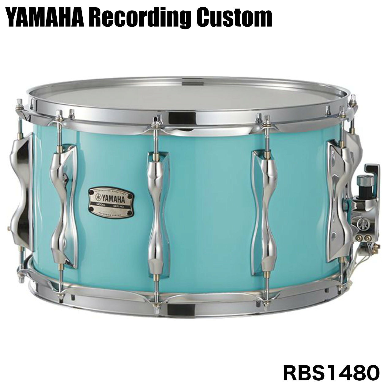 Recording Custom Wood　ドラムセット本体と同じバーチシェル・ハイテンションラグを搭載した14"x8"のスネアドラム レコーディングカスタムスネアドラムにウッドシェルがラインナップ、 ドラムセット本体と同じバーチシェル・ハイテンションラグを搭載した14"x8"のスネアドラムです。 バーチシェル特有の中低音域、パワフルな音量に、深胴ならではの奥行きのある芯の太いサウンド を実現。現代の多種多様なドラマーニーズに応え、サウンドメイキングの可能性を更に広げるモデルです。 &nbsp; 仕様 サイズ：14x8 フープ：トリプルフランジフープ（スチール1.6mm） ラグ：ハイテンションラグ テンション：10 シェル：6プライ（6mm）バーチ シェルエッジ角：30゜/R1.5 ストレイナー：Qタイプ/DC3タイプ ヘッド：トップ　ヤマハレモ・アンバサダーコーテッド 　　　　ボトム　ヤマハレモ・アンバサダースネア スナッピー：ハイカーボンスティールワイヤー (25本)/ショートタイプ &nbsp; &nbsp; 特長ワンピースラグ(14&rdquo;x5.5&rdquo;)　/　ハイテンショラグ(14&rdquo;x8&rdquo;) 14&rdquo;x5.5&rdquo;にはレコーディングカスタムメタルスネアドラムに採用されているワンピースラグ、 14&rdquo;x8&rdquo;にはレコーディングカスタムの伝統的要素を受け継ぎ改良されたハイテンションラグを搭載しています。バーチ特有の豊かな中音域とベストマッチ、芯のあるまとまったサウンド、切れ味の良いサスティンを実現しました。6プライ, 6mm, 100%北米産バーチシェル 北米産バーチを100％採用。レコーディングカスタムならではの中低音域とパワフルなサウンドに加え、バーチシェルの特長である不要な倍音成分軽減、隣り合うシェル同士の干渉を防ぐ効果を発揮し 粒立ちの良い明快な音を実現。現代のレコーディング環境に最適なモデルです。Qタイプストレイナー 堅牢性と操作性を両立したQタイプストレイナーを搭載。オンオフ時の高い安定性を実現し、 スネアの交換や演奏中の調整もスムースに行えます。 &nbsp; ■上記製品仕様は2026年6月時点のものです。■ ※製品の仕様及びデザインは予告なく変更される場合があります。 ※多数のサイトに掲載しております。ご注文のタイミングによりご用意できない場合がございます。あらかじめご了承くださいませ。 随時更新するよう努めてはおりますが、最新状況は常に変動するため合わせてメーカーでもご確認下さい。 &nbsp;
