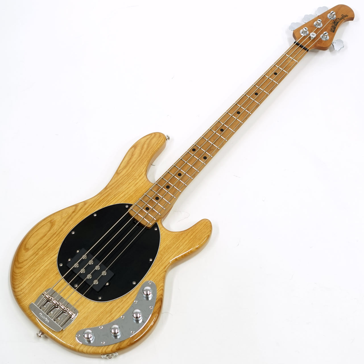 アクティブベースの代名詞、MusicMan StingRayが現代仕様にアップデートされ生まれ変わったStingRay Specialとして登場！ スティングレイと言えば、抜けの良い高音域と重低音が魅力。 ハムバッカ−ピックアップ1発の男前な仕様で、シンプルに力強いサウンドをアウトプットします。 特筆すべきは目を惹くローステッドメイプルネック＆指板を採用している点で、剛性の高いメイプルネックをさらなる強度と、トーンにも良い影響を与えています。摩耗に強いステンレスフレットを採用し、22フレットのネックは5点止めのスカルプテッド・ネック・ジョイントと呼ばれる仕様になっています。丸みのあるネックジョイント部でハイポジションまでスムーズな演奏性です。 ピックアップにも新開発のネオジムマグネットを採用し、高い出力でゴリゴリとしたスティングレイのハムサウンドに加え、18V駆動のプリアンプで積極的なサウンドメイクが可能です。 従来モデルに比べると重量も軽く仕上げており、現代のニーズに合ったプレイアビリティで非常に使いやすい一本となっています。 Weight&nbsp; &nbsp; &nbsp; 3.610 kg セミハードケース付属 撮影環境、パソコン環境により色味は異なる場合もありますが、杢目は画像の商品でのお届けとなります。 他のサイトでも販売しています。買い物かごに入れても売り切れの場合がございますのであらかじめご了承下さいませ。 &nbsp; Specifications&nbsp; &nbsp; &nbsp; Body Wood&nbsp; &nbsp; &nbsp;Select Hardwoods Body Finish&nbsp; &nbsp; &nbsp;High gloss polyester Bridge&nbsp; &nbsp; &nbsp;Vintage Music Man top loaded chrome plated, steel bridge plate with vintage nickel plated steel saddles Scale Length&nbsp; &nbsp; &nbsp;34" (86.4 cm) Neck Radius&nbsp; &nbsp; &nbsp;11" (27.9 cm) Frets&nbsp; &nbsp; &nbsp;22 - High profile, wide, Stainless Steel Neck Width&nbsp; &nbsp; &nbsp;1-11/16" (42.86 mm) at nut 2-1/2" (63.5 mm) at last fret Neck Wood&nbsp; &nbsp; &nbsp;Select roasted maple neck Fingerboard&nbsp; &nbsp; &nbsp;Maple, Neck Finish&nbsp; &nbsp; &nbsp;Gunstock oil and hand-rubbed special wax blend Tuning Machines Custom Music Man, lightweight with tapered string posts and ergonomic clover design Truss Rod&nbsp; &nbsp; &nbsp;Adjustable - no component or string removal Neck Attachment 5 bolts - perfect alignment with no shifting; Sculpted neck joint allows smooth access to higher frets Controls&nbsp; &nbsp; &nbsp;3-band active preamp with 18 volts of headroom; vol, treble, mid, bass Pickups&nbsp; &nbsp; &nbsp;Standard - Single Humbucking with Neodymium magnets; Optional - Dual Humbucking with Neodymium magnets Strings&nbsp; &nbsp; &nbsp;45w-65w-80w-100w (Super Slinky Bass #2834)