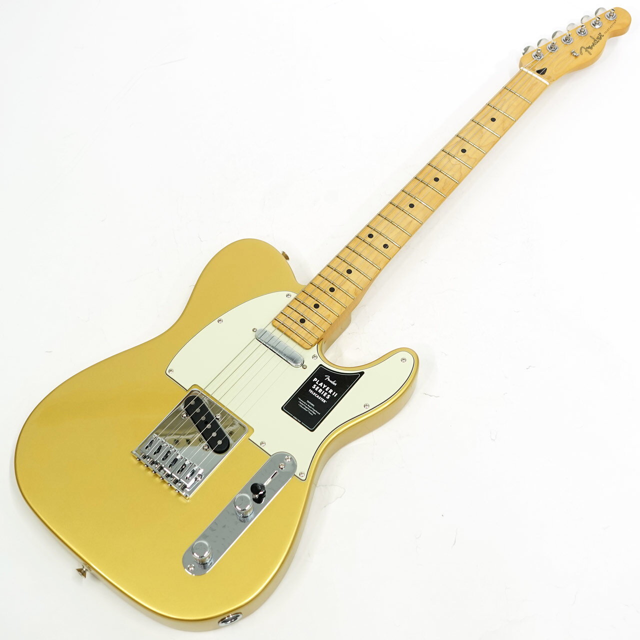 Fenderの定番Player IIから限定カラー、75周年ネックプレートを採用したテレキャスター75周年リミテッドエディションが登場！ 75th Anniversary Telecaster Collectionは、75年にわたり築かれてきたアイコニックなテレキャスターの豊かな伝統と伝説的なトーンを記念する特別なシリーズです。 1950年に産声を上げたテレキャスターは今なおエレキギターの代表モデルとして各メーカーが参考にし続けるギターです。 Player II Telecasterは、時代を超越したフェンダーの魅力を放ちながらも、その中身は現代プレイヤー向けにデザインされています。Modern "C"シェイプのネックバックにはシルキーなサテンウレタンフィニッシュが施されており、丁寧にロールオフされた指板エッジと22本のミディアムジャンボフレットを採用した9.5インチラジアスの指板が、ネック全長にわたり快適なプレイアビリティを提供します。 Player Series Alnico V Single-Coil Teleピックアップからはクリスタルのように澄み渡ったハイエンドとタイトなローエンドが得られます。3ウェイブレードスイッチにより、多彩なサウンド設計が可能です。6スチールブロックサドル式ブリッジと、ClassicGearチューニングマシンによりチューニングの安定性が確保され、無限のサウンドの可能性を追求できる柔軟性を備えています。 人気のテレキャスター、周りの人と被りたくない方はお見逃し無く！ ギグバック付属 画像は以前の入荷時に撮影したものです。お届けの商品とは木目や色合いが異なる場合がございます。 店頭及び他のサイトでも販売しています。買い物かごに入れても売り切れの場合がございます。 ご了承の上、ご注文ください。 Body Material Alder Body Finish Gloss Polyester Neck Material Maple Neck Finish Satin Urethane Finish on Back of Neck with Gloss Urethane Headstock Face Neck Shape Modern "C" Scale Length 25.5" (648 mm) Fingerboard Material Maple Fingerboard Radius 9.5" (241 mm) Number of Frets 22 Fret Size Medium Jumbo Nut Material Synthetic Bone Nut Width 1.650" (42 mm) Tuning Machine Fender ClassicGear Bridge Pickup Player Series Alnico 5 Tele Single-Coil Neck Pickup Player Series Alnico 5 Tele Single-Coil Controls&nbsp; Master Volume, Master Tone Bridge 6-Saddle String-Through-Body Tele with Block Steel Saddles &nbsp;