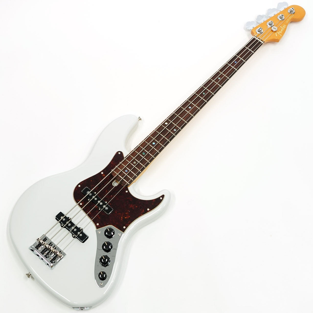 FENDERエレキベースの代表モデル、ジャズベース。 1951年にレオ・フェンダーの手によりプレシジョンベースがデビュー、そして1960年に後継機種としてジャズベースが登場して以降、現在に至るまで長きに渡り音楽シーンを支え多くのフォロワーを生んできたモデル。 Made in Japan Limited Active Modernシリーズは、ハイエンドギター/ベースを好み、演奏性とサウンドクオリティの両立を求めるプレイヤーのために開発された、モダンスタイルの新たな選択肢です。 音楽の歴史を築いてきたFenderの象徴であるシングルコイルサウンドを基軸としながら、新開発のアクティブ"SILENCOIL System"を搭載。シングルコイル本来のトーンを損なうことなくハムノイズを低減し、現代の演奏環境に求められる快適性、静粛性、そして幅広いサウンドバリエーションを高い次元で実現しています。 ネックには、新設計のヒールカット、滑らかな演奏性を実現するフィニッシュ、コンパウンドラジアス指板を採用。ローポジションでのコードプレイからハイポジションでのテクニカルなリードプレイまで、ポジションを問わず快適な演奏性を提供します。 新開発の"SILENCOIL System"は、シングルコイルピックアップ本来の繊細なニュアンスや明瞭なアタックを維持しながら、独立したコイルが拾ったハムノイズのみを打ち消す信号をピックアップのグラウンド側から送り込むことで、クリアで立体感のあるサウンドを実現します。また、ピックアップの種類に依存しないシステム設計のため、将来的にピックアップを交換した場合でも"SILENCOIL System"の効果を維持することが可能です。 さらに、さらに、トーンノブをプッシュすることでBassおよびTrebleイコライザーが有効となり、スタックノブの操作により、それぞれの帯域を独立してブーストすることができます。これにより幅広いサウンドメイキングが可能です。 Made in Japanならではの精密なクラフトマンシップと現代的な機能性を融合した本シリーズは、伝統的なFenderサウンドを継承しながら、より自由で表現力豊かな演奏を求めるプレイヤーに向けたモダンスタイルのベースです。 Weight: 3.970 kg ギグバック付属 撮影環境、パソコン環境により色味は異なる場合もありますが、杢目は画像の商品でのお届けとなります。 他のサイトでも販売しています。買い物かごに入れても売り切れの場合がございますのであらかじめご了承下さいませ。 &nbsp; SPEC Body Material: Alder Body Finish: Gloss Polyester Neck Material: Maple Neck Finish: Satin Urethane Finish on Back, Gloss Urethane Finish on Front Neck Shape: Modern "C" Fingerboard: Rosewood Scale Length: 34" (864 mm) Fingerboard Radius: 9.5" to 14" Compound Radius (241 mm-355.6 mm) Number of Frets: 22 Fret Size: Medium Jumbo String Nut: Bone Nut Width: 1.5" (38.1 mm) Neck Plate: 4-Bolt Position Inlays: Abalone Dot Pickup: Premium Vintage-Style Late 60s Single-Coil Jazz Bass Controls: Volume 1. (Middle Pickup), Volume 2. (Bridge Pickup), Treble Boost+Bass Boost, Master Tone(Push / Push) Bridge: 4-Saddle HiMass Vintage (String-Through-Body or Top-Load) Tuning Machines: Fender "F" Light-Weight Vintage-Paddle Keys with Tapered Shafts &nbsp;