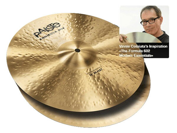 さらに進化を遂げたFORMULA 602 ■メーカー：PAISTE（パイステ） ■シリーズ：FORMULA 602 MODERN ESSENTIALS ■タイプ　：ハイハット ■サイズ　：15インチ（ペア） ■特徴　　：スタンダードハイハットサウンド。ややピッチの低い15インチサイズ。 ＜シリーズ説明＞ 伝説の&laquo;602ブロンズ&raquo;（CuSn20）から製造。Vinnie Colaiutaとの緊密なコラボレーションで、オールラウンドなワイドなアプリケーションのためにヴィニーの妥協を許さないサウンド&middot;コンセプトに応じて考案され、生み出され、初めから終わりまで熟練したスイスの職人の手によって手作りされた、完全に新しいワイドでダイナミックなサウンド&middot;ディメンションを提供するシンバルです。 ※このシンバルシリーズはハンドメイドのため、生産工程やプリントの性質上文字が擦れている製品がございます。製造メーカーの検品に合格し出荷している製品です。ご理解頂きます様お願い致します。 ※メーカー欠品中の場合は納期にお時間をいただきます。詳しい納期につきましてはお問い合わせくださいませ。