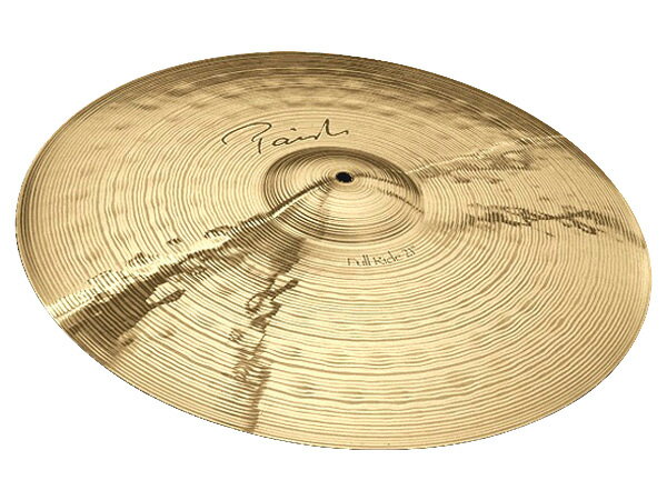 透明感とダイナミックス、まさにパイステの真骨頂 ■メーカー：PAISTE（パイステ） ■シリーズ：シグネチャーダーザ・パイステ ■タイプ　：フルライド ■サイズ　：20インチ ■特徴　　：パイステを代表するスタンダードモデル ＜シリーズ説明＞ パイステシンバルの特徴とも言える「クリスタル・サウンド」のトップを目指し、1987年に開発された合金を最初に使用し、1989年にリリースされたのが、「ザ・パイステ」＝シグネチャー・モデルです。シャープで明快なアタック音、透明感にあふれたヴィヴィッドな響きと幅広いダイナミックレンジ は、シンバル・サウンドをさらに拡大します。心を映し出すソウルフルなサウンドからシャープでストレートなタイトサウンド、パワフルでアグレッシブなヘ ヴィサウンドまで、あらゆるミュージックシーンに活力を与えます。各モデルは特徴的なサウンドと象徴的なネーミングを持ち、1枚1枚入念な製法と厳しい品 質管理によって造られています。パイステが真に追求するアーティスティックな領域へのチャレンジ精神と鍛えぬかれた技術の結晶です。 また、Signature Reflectorは職人による研磨によって舞台で生える輝きを放ちます。この手仕事によって、機械による研磨と違って材料にストレスを与えず、サウンドを台無しにすることがありません。 ※このシンバルシリーズはハンドメイドのため、生産工程やプリントの性質上文字が擦れている製品がございます。製造メーカーの検品に合格し出荷している製品です。ご理解頂きます様お願い致します。 ※メーカー欠品中の場合は納期にお時間をいただきます。詳しい納期につきましてはお問い合わせくださいませ。