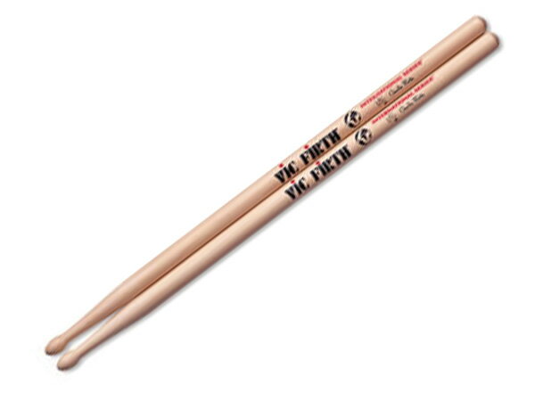 VIC FIRTH SIGNATURE SERIES ◆ VIC FIRTH ( ビックファース ) 　CHARLIE WATTS［ 商品説明 ］ &nbsp;［ 仕様 ］ ◆ サイズ 406 x 14.9(mm) ◆ チップ ウッドチップ ◆ 素材 ヒッコリー &nbsp; ※ 木製の製品の為、木目や色合いなどに個体差があります。予めご了承ください。 ※ デザインは予告なく変更される場合があります。