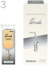 こちらは【テナー 3番】です。 &nbsp;「RICO」は「D&#39;Addario Woodwinds」へ、ブランド名を変更しました。 ダダリオ社は、ギター・ベース弦、バイオリン等のボウ・ストリング部門の弦メーカー として大変有名なブランドです。 これまでの開発力・技術力を活用して、さらに高品質のリードを提供できるブランドに成長しています。 &nbsp;▽カットの違い(ファイルドカット/アンファイルドカット)▽こちらのカットはファイルドカットです。アンファイルドカットのラインナップはありません。 &nbsp; ・ファイルドカット：レスポンスが容易になります。（特に低音域において）音の立ち上がりに優れ、ソフトなアタックを容易にします。音色が明るめになります。 ・アンファイルドカット：リード全体の弾力が増し、ほど良い抵抗感が得られます。表皮を多く残している分、音にコシが出ます。ダークで、深みのある音になります。 &nbsp; &nbsp;▽各シリーズの違い▽ダダリオウッドウィンズのリードにはいくつかのシリーズがあります。 &nbsp; ・Grand Concert Select(グランドコンサートセレクト)：世界のトップ・プロ奏者の協力を得てクラシック/吹奏楽向けに開発されたリードです。安定した品質でコストパフォーマンスに優れています。ハート部分を厚くすることによって、よく響く、柔らかい、透明感のある音色を生み出し、すべての音域で、ピアニッシモからフォルティッシモまで均一で安定したサウンドを実現します。また、この斬新なカットが柔軟性を高め、アーティキュレーションや音程の切り替えを正確に行うことができます。グランド・コン サート・セレクトのリードは、ばらつきが少なく、これまでにない耐久性を備えています。 ・RICO：厚さをおさえたリードのため吹きやすく、特にジャズ奏者や学生に人気のモデルです1930年代から長きにわたって、多くの演奏家達に愛用されてきました。もっともしなやかなグレードのケーンから作られています。 ・RICO Royal：リコの仕様を基本に、ファイルドカットを施しました。手頃な価格が魅力でクラシックからジャズ奏者に広く人気のある商品です。強度も幅広く設定し、奏者の選択肢を広げています。柔軟性と素早いレスポンス。 ・La Voz(ラ・ヴォーズ)：世界の一流ジャズ・サクソフォン奏者、サクソフォン奏者から長年愛用されているリコと並ぶ「ジャズの定番」。ブルージーでパワフルなサウンド。優れた反応と高い演奏性をあわせ持っています。 ・Reserve(レゼルヴ/レゼルヴクラシック)：はリコの約90年にも及ぶリードメイキングの集大成として開発された&ldquo;最高級ブランド&rdquo;です。繊維密度の詰まったケーン下部を厳選使用し、このキメ細やかでコシのある材料が十分な吹き応えと1箱全てにばらつきのない均一性をもたらしています。 &nbsp; ・JAZZ Select(ジャズセレクト)：ジャズセレクトは、リコがジャズ分野で培ってきたノウハウと世界の一流ジャズ奏者とのコラボレーションで誕生した、ジャズ／ポピュラー・ミュージックに最適のリードです。高品質のケーンを使用しており、ばらつきが少なく耐久性にも優れています。リコの「ジャズ・ポピュラーの定番」商品です。クリアで太い豊かなサウンド。そして素早いレスポンスと柔軟性に優れています &nbsp; ・Frederick L.Hemke(フレデリック・へムケ) 世界的に著名なサクソフォン奏者フレデリック・ヘムケ氏が監修し製造されているリードです。深みのあるダークな音色は、クラシック奏者だけでなく、多くのジャズ奏者にも好まれ愛用されています。 &nbsp;特徴 ・クラシックにもジャズにもお使いいただけるプロ品質のリード ・ 高品質ケーンを使用しており、品質が安定しています。 ・ 短めのヴァンプ（表皮部分）は、ダークな音色をもたらします。 ・ファイルド・カット（フレンチ・カット）により、特に低音域で思い通りの反応が得られ、音色はクリアに、そして柔らかいアタックが可能となっています。 ・バランスのよいやや薄めのティップにより、素早いレスポンスとアーティキュレーションを追求しています。 ・従来型のラウンド・チェンバー・マウスピースとの相性は抜群です。使用アーティスト ケニー・G：USA / La Voz / Hemke / &ldquo;Soprano＆Tenor Sax #2&rdquo; &nbsp; &nbsp; D&#39;Addario Woodwinds RICO Tenor saxophone&nbsp; FREDERICK L. HEMKE FILED CUT Reed　ダダリオ ウッドウィンズ リコ テナーサックス リード フレデリック・L・ヘムケ ファイルドカット ■テナーサクソフォンリード 管楽器 木管楽器 楽器 アクセサリー ■5枚入り ■ファイルドカット(フレンチカット) ■硬さ ・2番 &nbsp; &nbsp;&nbsp; &nbsp; LRICHMTS2　受注生産 ・2.5番 &nbsp;&nbsp;&nbsp; LRICHMTS2.5 ・3番 &nbsp;&nbsp; &nbsp; &nbsp; LRICHMTS3 ・3.5番 &nbsp;&nbsp;&nbsp; LRICHMTS3.5 ・4番 &nbsp; &nbsp; &nbsp;&nbsp; LRICHMTS4※細かい仕様が画像と異なる場合あり。　