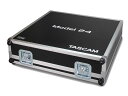 ■ &nbsp; TASCAM ( タスカム ) CS-MODEL24 ◆ Model 24 用ハードケース ◆Model 24専用ハードケース 『CS-MODEL24』は、24トラックレコーディングミキサーModel 24の運搬をサポートする、耐久性、機能性、収納力に優れた専用ハードケースです。 軽量かつ強度のあるFRPを使用。ケース内側には収納ポケットを用意。電源ケーブルなどを収納し一緒に持ち運ぶことができます。 仕様説明 ◆外形寸法： 637(W) &times; 162(H) &times; 604(D)mm (突起部含まず) ◆質量： 8.0kg　