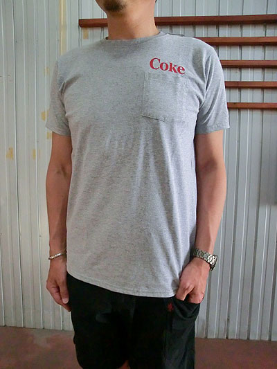 FRUIT OF THE LOOM (フルーツオブザルーム)【SALE】メンズTシャツCOCA-COLA 半袖TEE　コカコーラプリントライセンスTシャツ　Gray　Navy