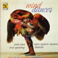 ジャンル：吹奏楽(CD)出版社：Klavier弊社に在庫がない場合の取り寄せ発送目安：8日〜31日編成：CD【吹奏楽】解説：タイトル「Wind Dances（吹奏楽の舞曲）」の通り、スパークの「ダンス・ムーブメンツ（1996）」、ハービソンの「オリンピック・ダンシーズ（1996）」等ダンスという曲が中心になっているが、シュワントナーの「夜の静けさに（1996）」、マクティーの「サウンディングス（1995）」も聴きもの。イギリスのハートの「サーカス・リング（1995）」も面白い曲だ。（秋山紀夫）こちらの商品は他店舗同時販売しているため在庫数は変動する場合がございます。9,091円以上お買い上げで送料無料です。