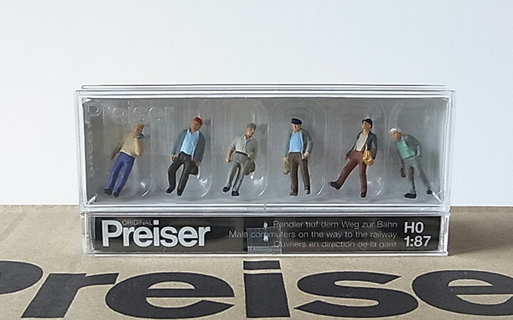 Preiser/プライザー 10366 HO 1/87 駅に向かう途中の男性通勤客