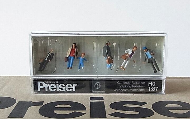 Preiser/プライザー 10516 HO 1/87 歩いている旅行客