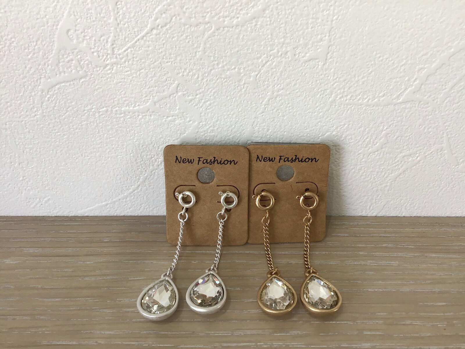 【送料無料】しずく/涙型ラインストーンピアス ニッケルフリー