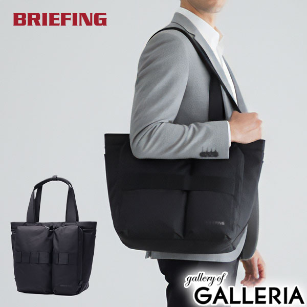 ブリーフィング トートバッグ BRIEFING A4 縦 メンズ レディース ファスナー付き トート バッグ 17.5L 大きめ ビジネス 縦型 カジュアル ブランド 撥水 PC SOLID WAVE SW TALL TOTE COLLECTION ソリッドウェーブ 通勤バッグ 通勤 ビジネストート ビジカジ ファスナー 持ち手 長め PC収納 ノートPC 13インチ 13inch 大きい 大容量 丈夫 高撥水 耐水性 営業 オフィス オフィスカジュアル ビジネスカジュアル シンプル ユニセックス スーツケース連結 セットアップ キャリーオン キャリーオンバッグ 連結 パソコン ノートパソコン 自立 A4サイズ収納可能 オールシーズン 撥水加工 A4サイズアーバンに馴染む ミニマルなデザインウェビングテープの新アイコンを搭載した都会的でソリッドなコレクション『SOLID WAVE』のトートバッグ。オールブラックのカラーリング・極限までステッチワークを減らしたシームレスデザインが特徴的。ミニマルな佇まいが現代的で、肩掛けでも手持ちスタイルでもバランスがとりやすいアイテムとなっています。 LOOK サイズ （約）＜本体＞W45(上部)/34(下部)×H36×D14(収納部)/17(本体)(cm)＜収納口＞42(cm)＜ハンドル＞高さ 22(cm)※サイズ・重量は当店計測値となります。　商品により、若干の個体差が生じます。※当店のサイズ計測方法はこちら 素材＜表地＞840デニールコーデュラエアー 重量 （約）970g 容量 （約）17.5L カラーBLACK(010) 原産国中国 仕様＜外側＞ポケット×4＜内側＞ポケット×6PC収納×1キーリング×1 ＜購入前にご確認ください＞・メーカーの意向により、付属品の収納袋や箱、製品の仕様やデザインは予告なく変更となる場合がございます。・商品をご使用する前に、「取り扱い上の注意」「洗濯表示」等を必ずご確認ください。・PC・タブレットサイズは目安です。同じインチ数でも製品によってサイズが異なるため、対応できない場合もございますので、予めご確認の上お求めください。・天然皮革や天然素材を使用した製品は、素材本来の風合いとしてキズや色ムラ、シワ、色の濃淡、素材の割れ、けば立ち、形の歪みなど、一点一点違いが見られる場合がございます。商品の特性としてご理解の上、お楽しみください。※皮革の特性について購入前に必ずご確認ください・防水機能がある製品は、完全防水ではないため、縫製部分である針穴からなどの水の侵入は防ぐことはできませんのでご注意ください。・摩擦・水濡れ・日焼けなどにより、色落ち・色褪せが生じる場合があります。 また、製品と衣類の接触により、相互に色移りする場合がございます。・柄の位置やカラーバランスなどは、生地の裁断や製造過程、素材の特性により画像とは異なる場合がございます。商品をお選びすることはできませんので、予めご了承ください。・ダブルジップファスナーの商品につきましては、ファスナーの構造上、順目、逆目が存在しており、片方(逆目)に多少の引っ掛かりを感じることがございます。ダブルファスナーの特性上、不良品ではございませんので、予めご了承ください。・極力実物に近い色味を再現しておりますが、モニター等の条件により画面上と実物では色味が異なって見える場合がございます。 もっと探す A4サイズトートバッグ（ナイロン・その他）一覧にアクセス SOLID WAVE ソリッドウェーブ シリーズ一覧にアクセス アイテムリスト一覧にアクセス ブランドリスト一覧にアクセス