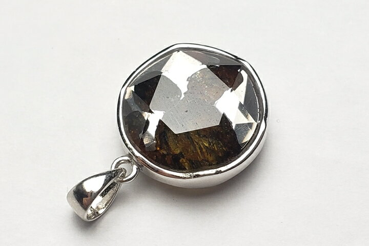 パラサイト六芒星ペンダントトップ　17mm　ケニア産