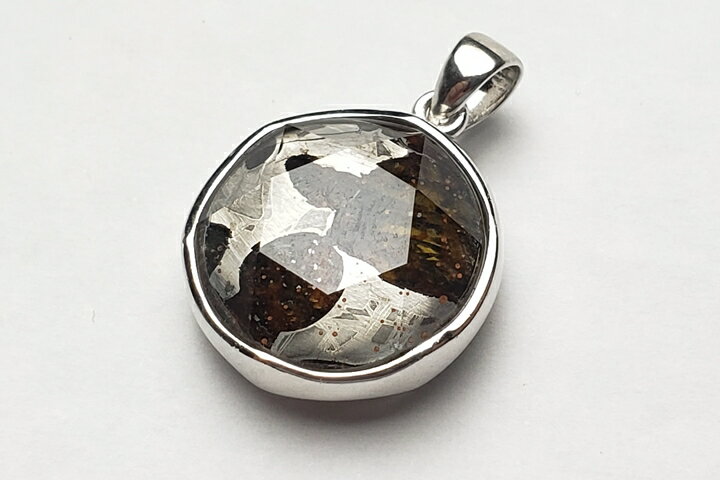 パラサイト六芒星ペンダントトップ　17mm　ケニア産