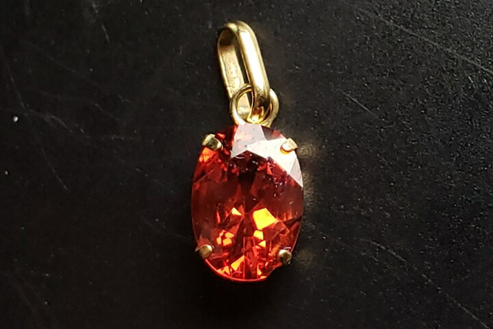 チベットアンデシンオーバルカットペンダントトップ　K18　ファイナルグレード